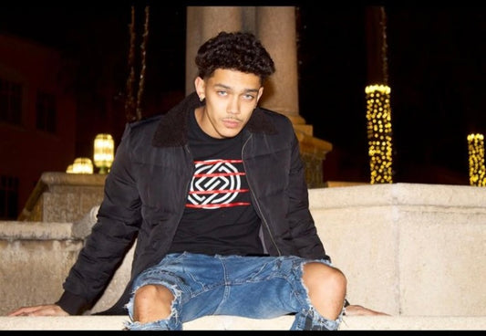 S/S SWAY RUNNER PRINT TEE W/RED STRIPES